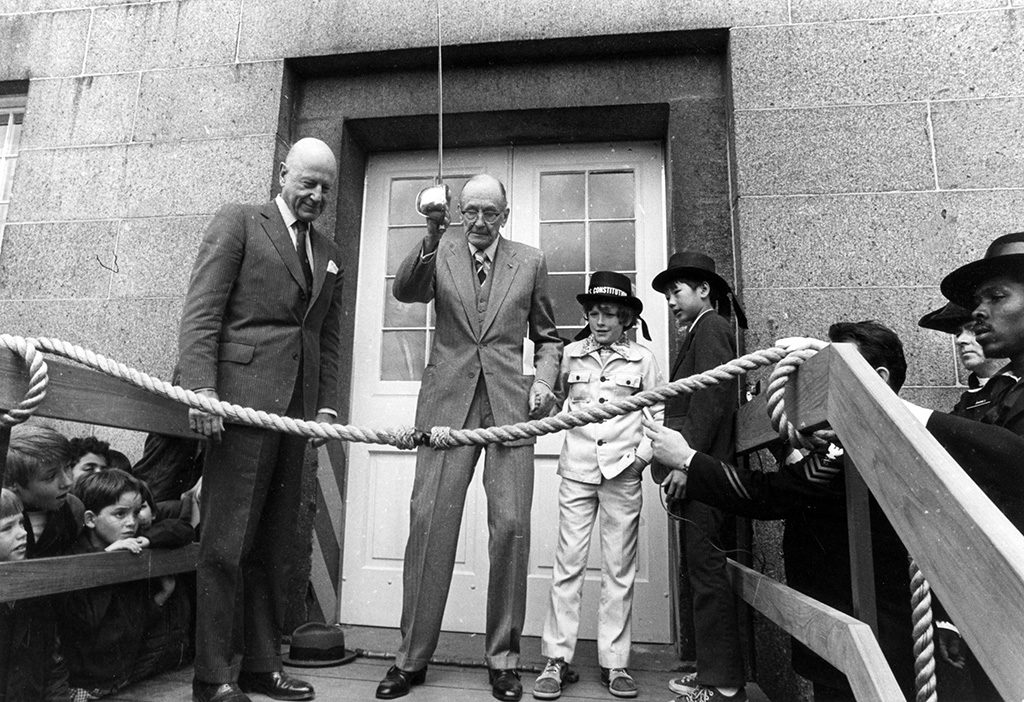 Rear Admiral Samuel Eliot Morison cuts the rope to officially open the USS Constitution Museum. [Courtesy USS Constitution Museum]